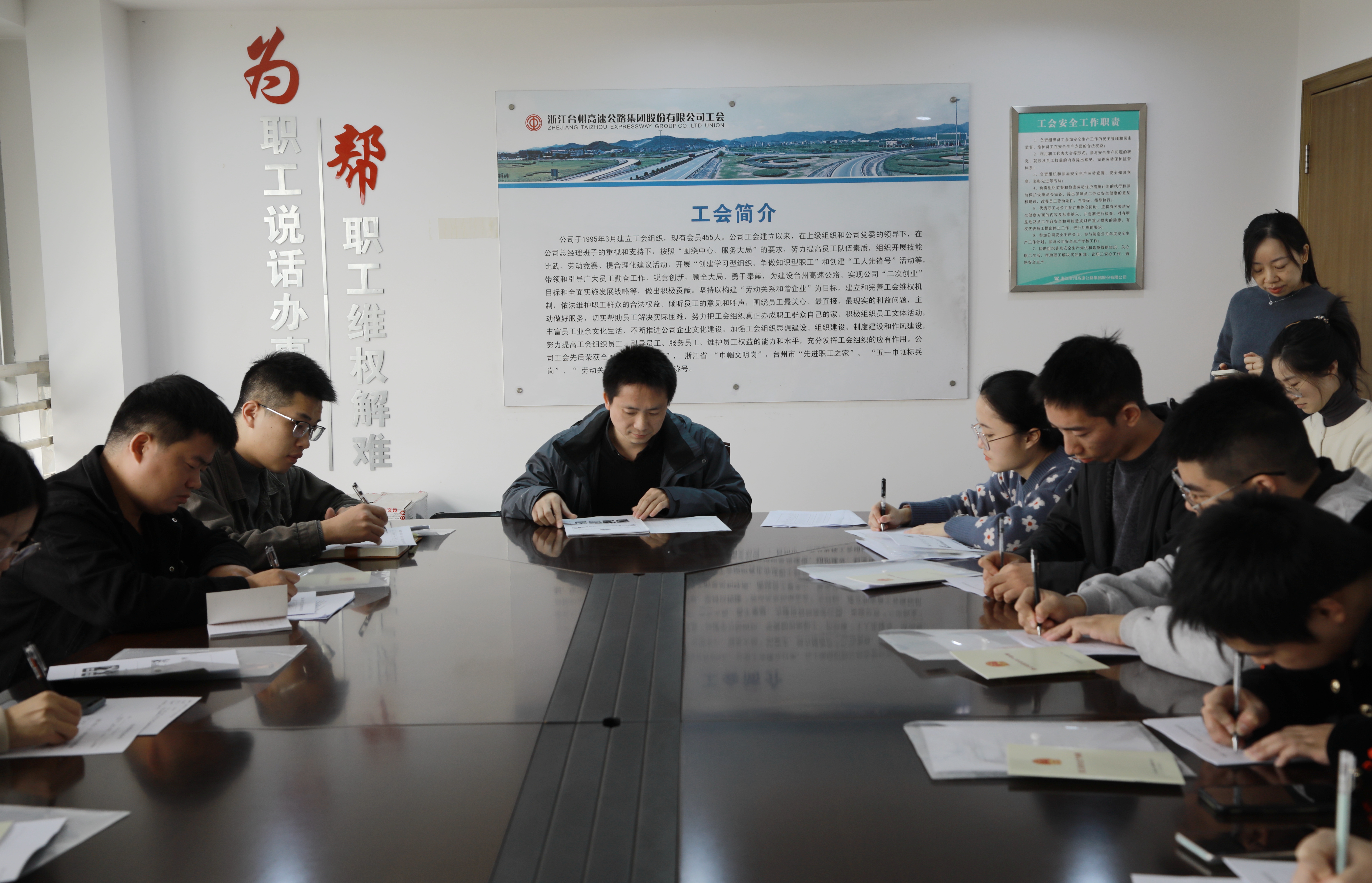 1637631595143870.jpg 0a4c635e56edf137b102e0c19b7081a.jpg