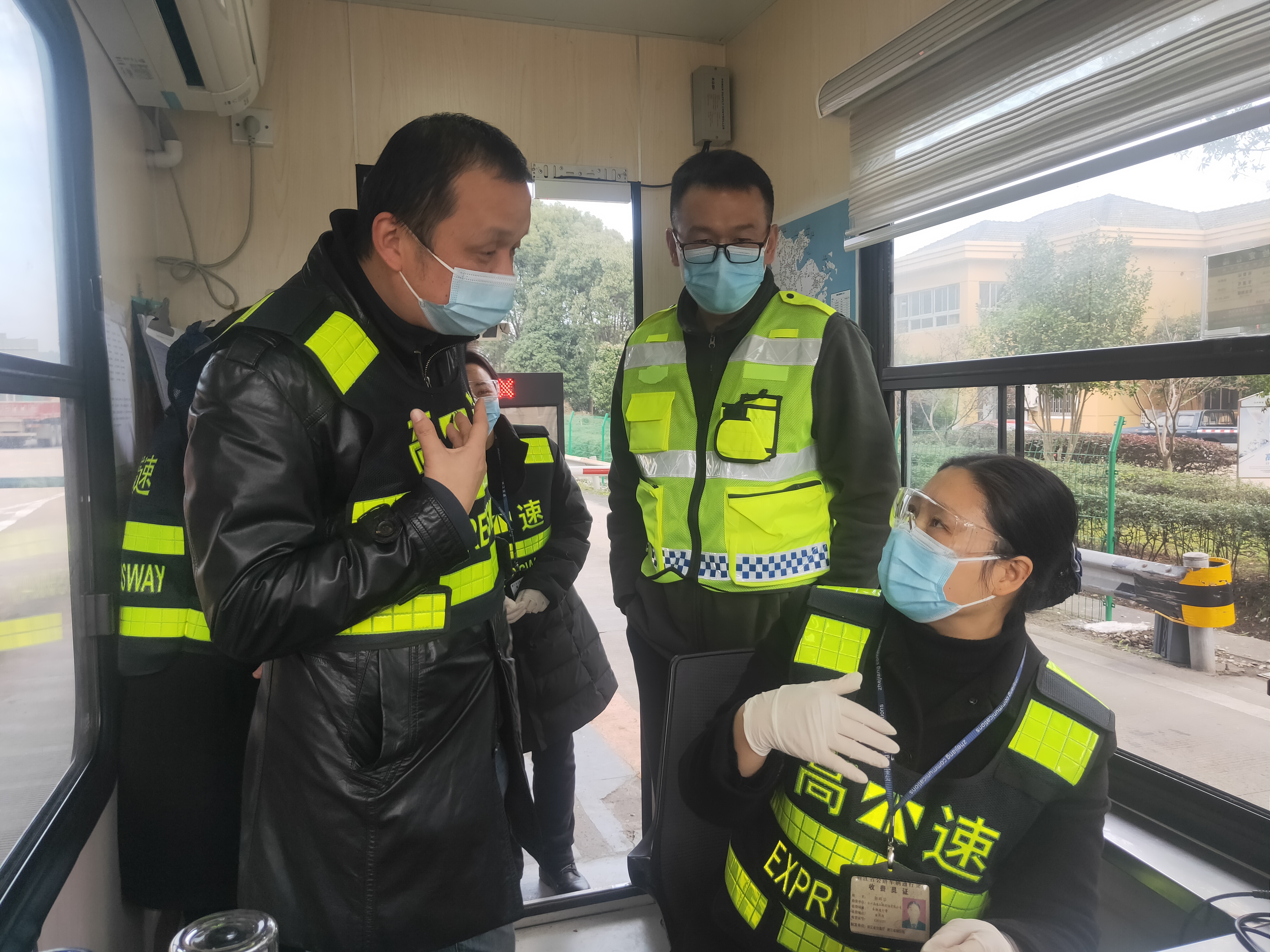 1640588780790935.jpg 20211223檢查組檢查收費一線疫情防控(葉茂攝).jpg