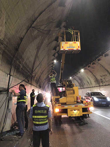 5  現(xiàn)場張耀及99.jpg